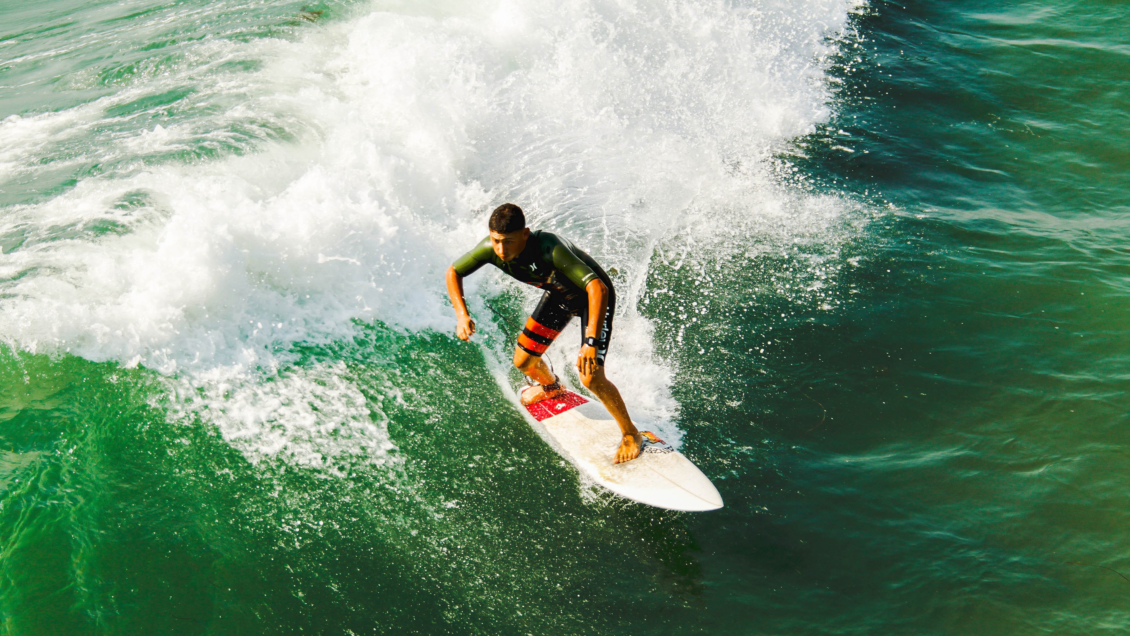开云体育平台APP-巴雷拉梅开二度惊艳全场，莱比锡红牛3-1强行终结巴西不败神话，欧洲劲旅再显锋芒！