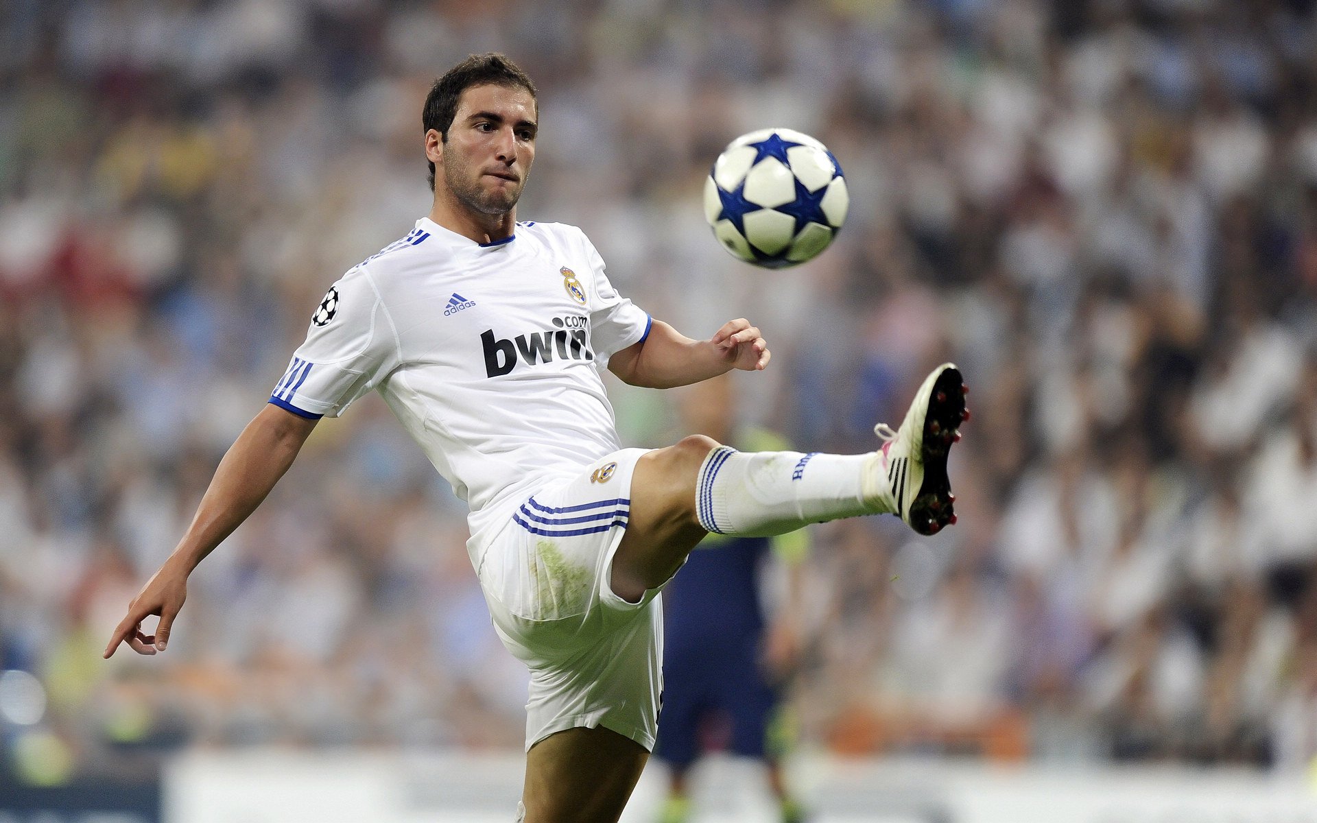 当南美狂想曲撞上亚平宁交响乐,无名小卒阿尔瓦雷斯如何让圣西罗一夜失语?