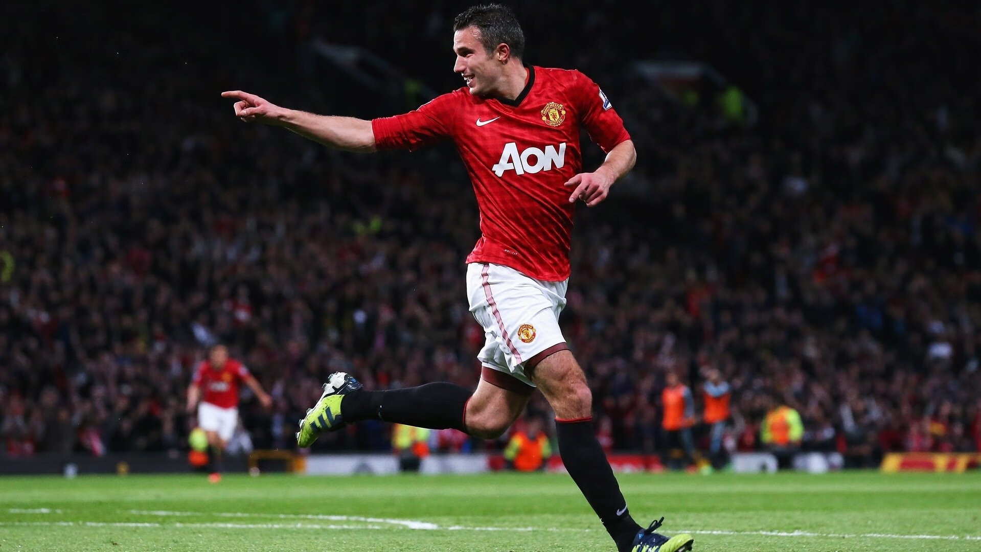 国境线上的倒勾，加克波一锤定音，乌克兰足球在炮火与鲜花中击溃紫百合