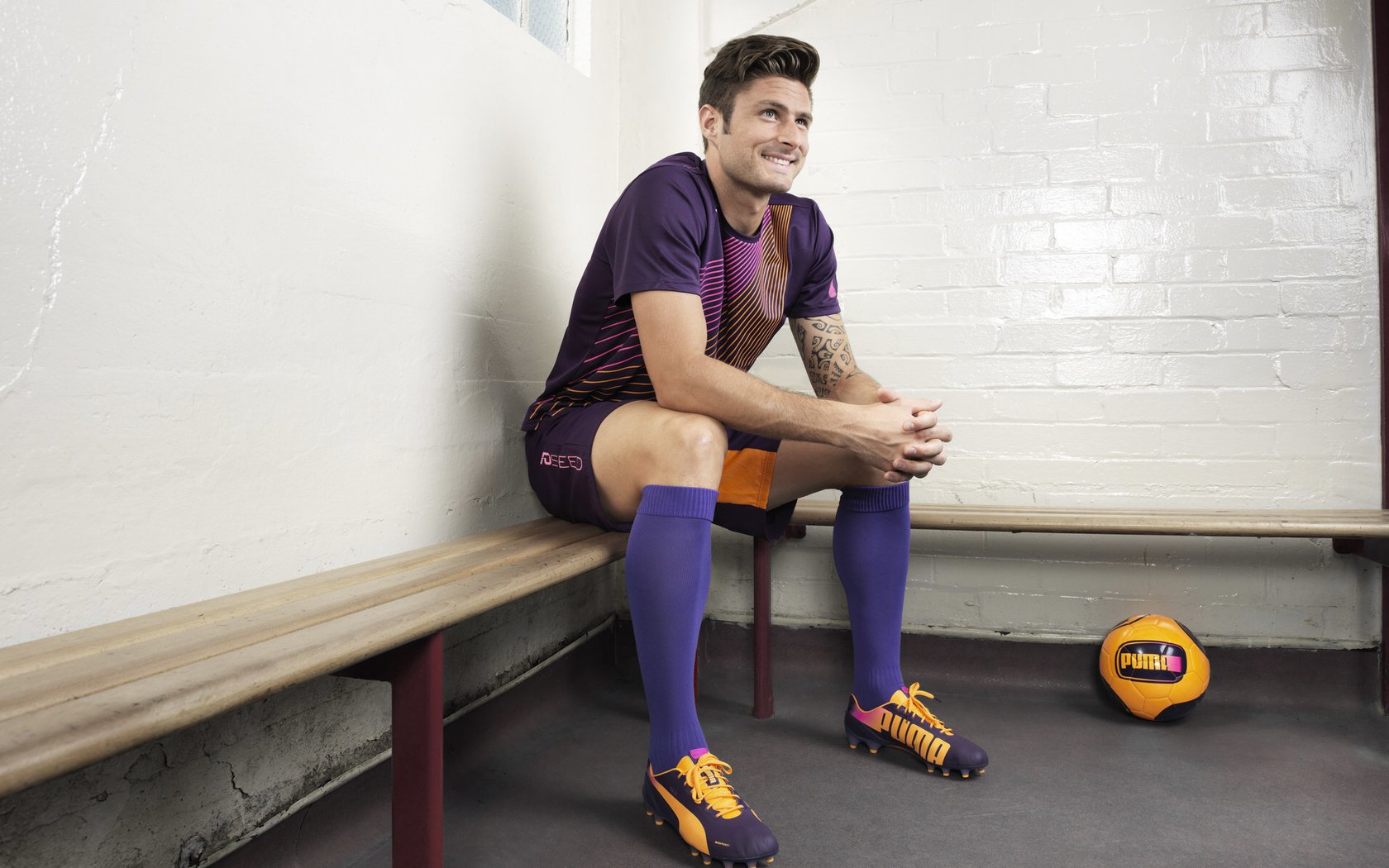 开云体育入口-足球双响炮，突尼斯冷门撼动国际足坛，伊萨克西甲德比独揽风云